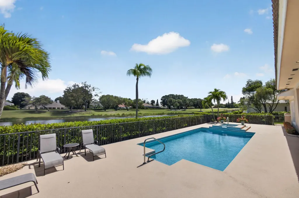83 Sandbourne Lane Palm Beach Gardens FL 33418