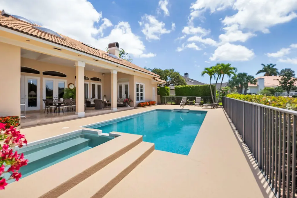 83 Sandbourne Lane Palm Beach Gardens FL 33418