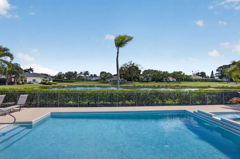 83 Sandbourne Lane Palm Beach Gardens FL 33418