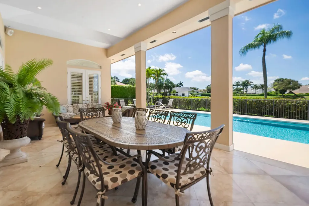83 Sandbourne Lane Palm Beach Gardens FL 33418
