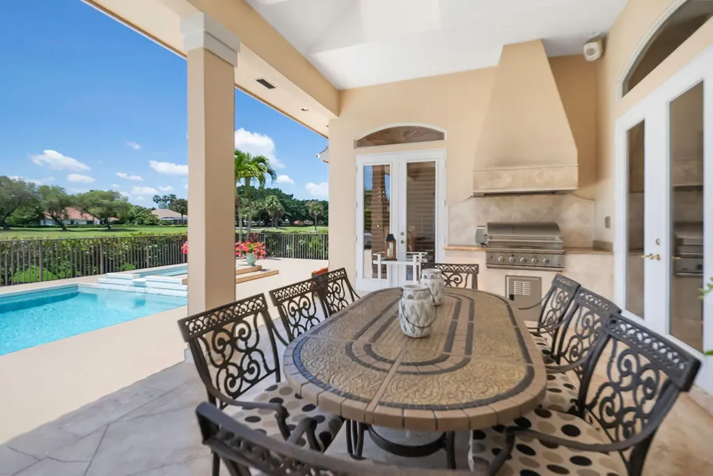 83 Sandbourne Lane Palm Beach Gardens FL 33418