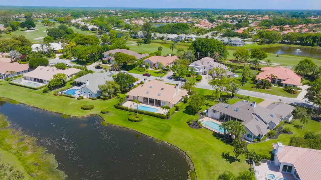 83 Sandbourne Lane Palm Beach Gardens FL 33418