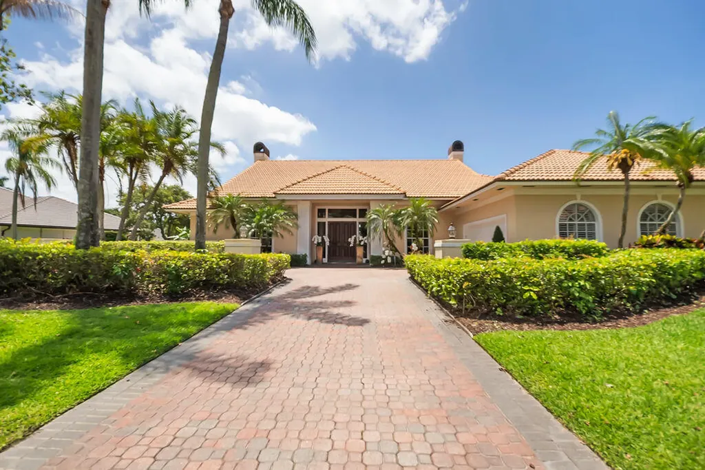 83 Sandbourne Lane Palm Beach Gardens FL 33418