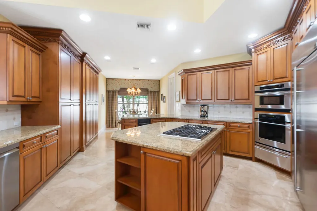 83 Sandbourne Lane Palm Beach Gardens FL 33418