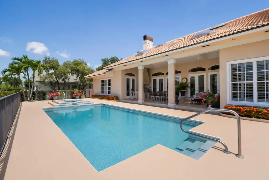 83 Sandbourne Lane Palm Beach Gardens FL 33418
