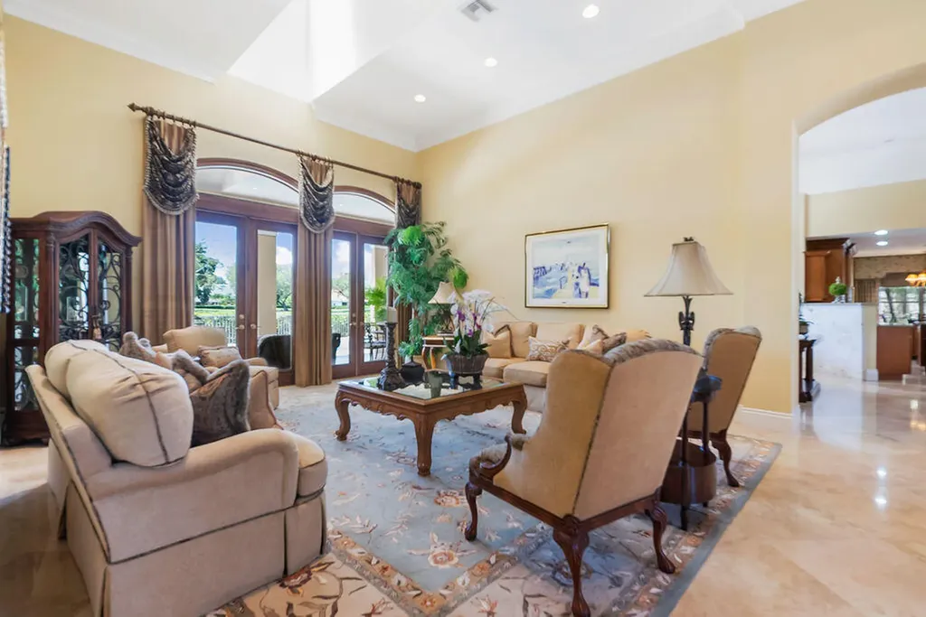 83 Sandbourne Lane Palm Beach Gardens FL 33418