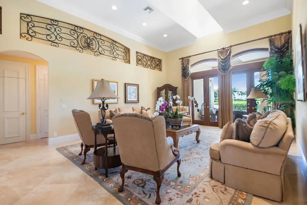 83 Sandbourne Lane Palm Beach Gardens FL 33418