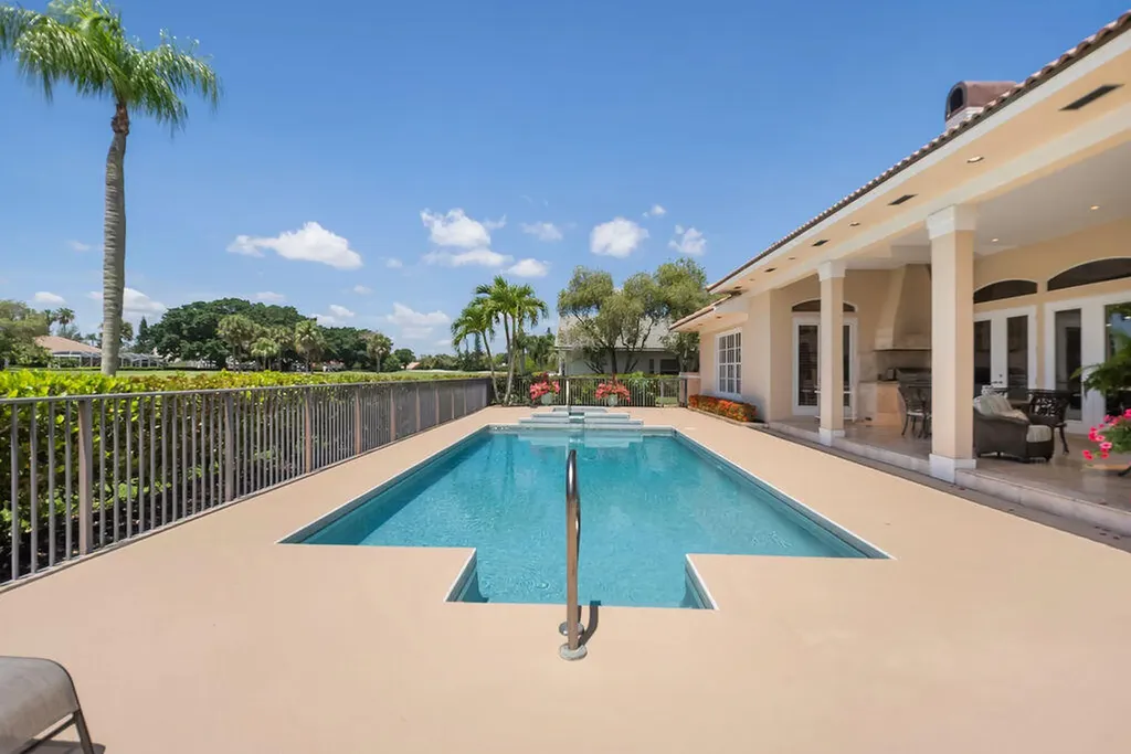 83 Sandbourne Lane Palm Beach Gardens FL 33418