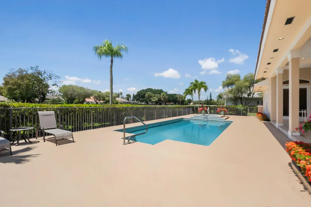 83 Sandbourne Lane Palm Beach Gardens FL 33418