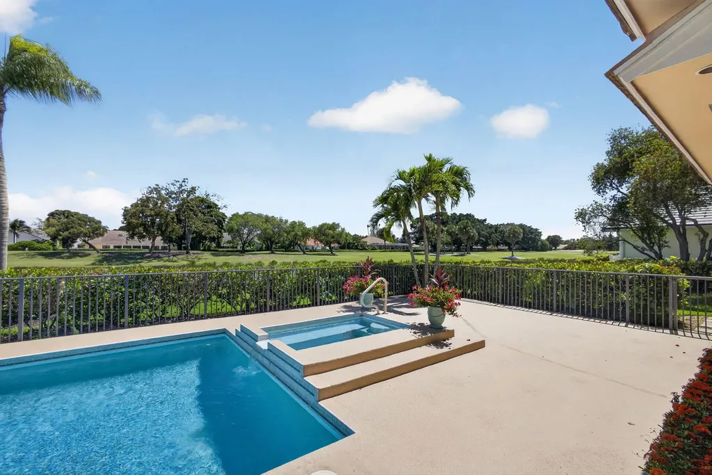 83 Sandbourne Lane Palm Beach Gardens FL 33418