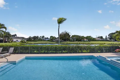 83 Sandbourne Lane Palm Beach Gardens FL 33418