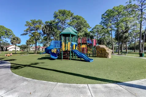 83 Sandbourne Lane Palm Beach Gardens FL 33418