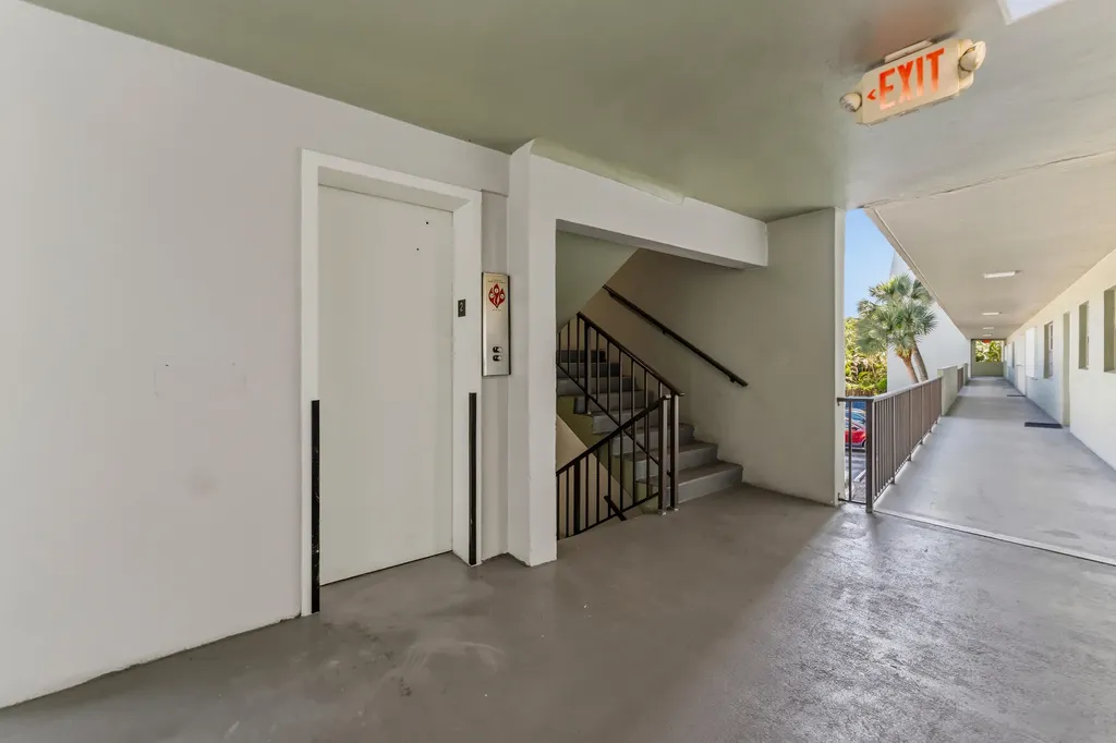 1638 Embassy Drive West Palm Beach FL 33401