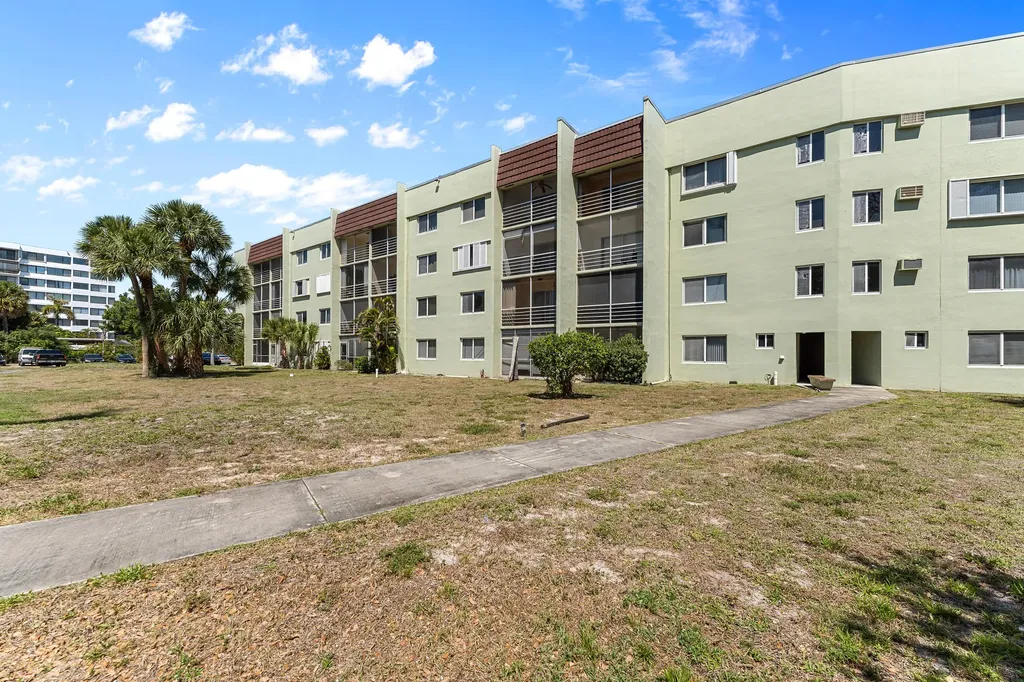 1638 Embassy Drive West Palm Beach FL 33401