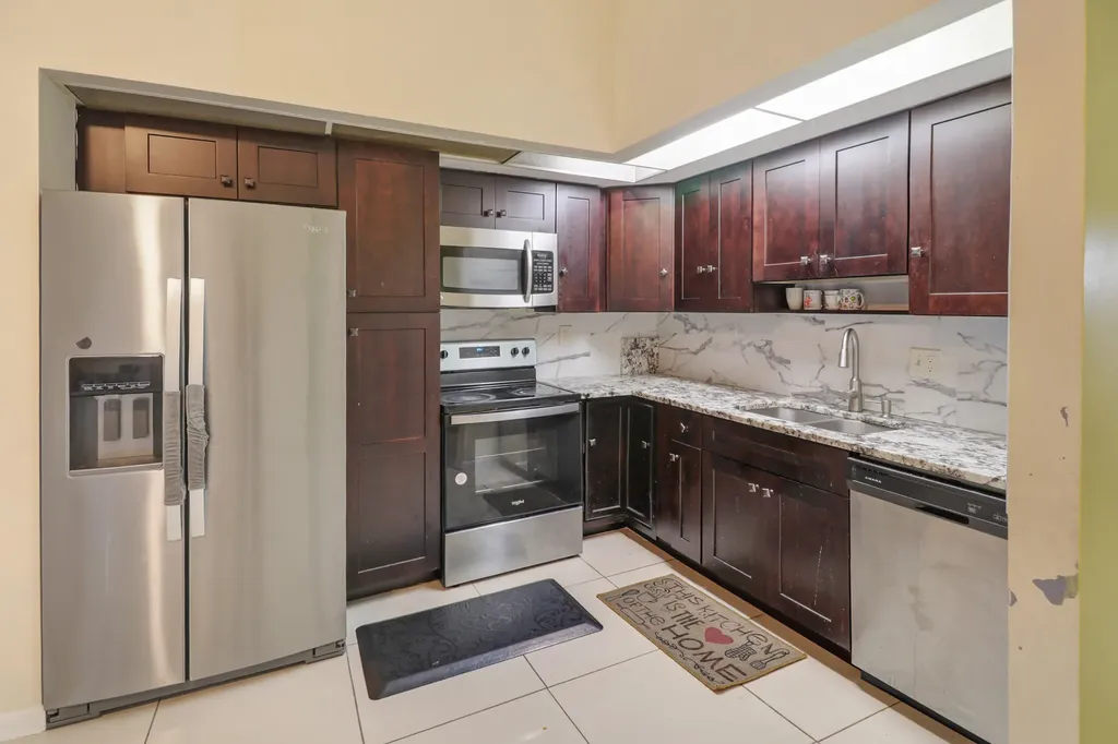 23 Chelsea Lane Boynton Beach FL 33426