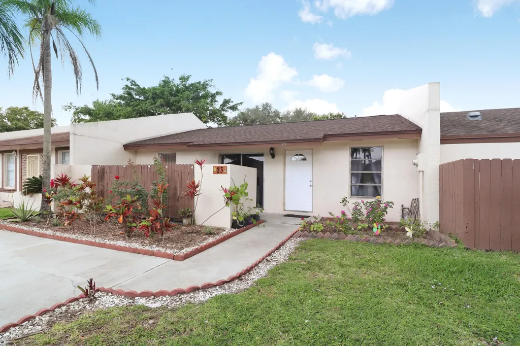 23 Chelsea Lane Boynton Beach FL 33426