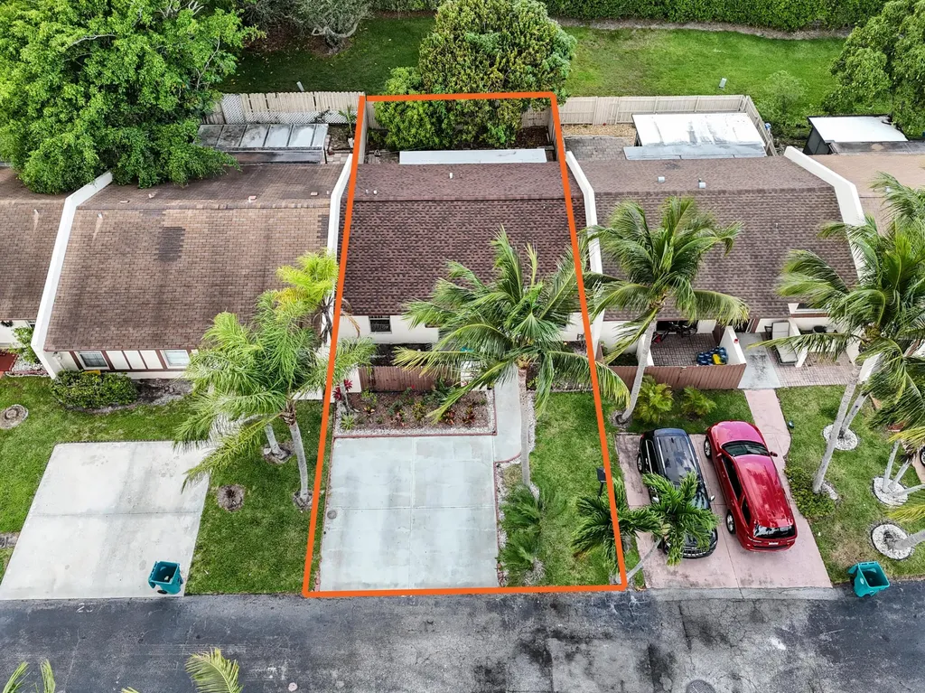 23 Chelsea Lane Boynton Beach FL 33426