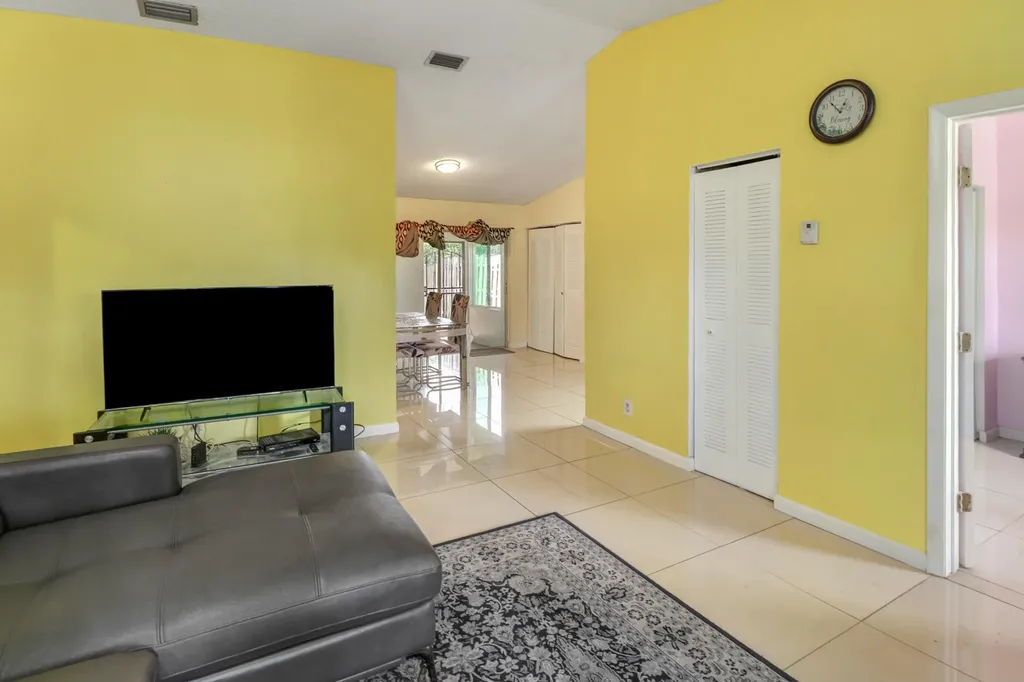 23 Chelsea Lane Boynton Beach FL 33426