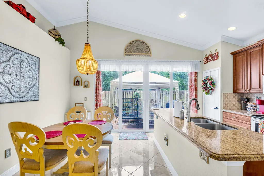 3302 Elizabeth Place S Palm Springs FL 33461