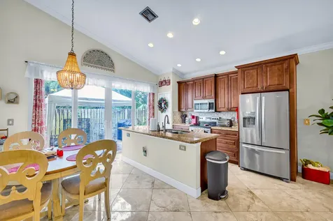 3302 Elizabeth Place S Palm Springs FL 33461