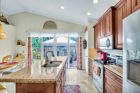 3302 Elizabeth Place S Palm Springs FL 33461