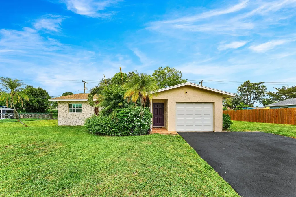 3150 Pinehurst Drive Lake Worth FL 33467