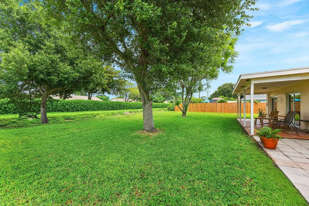 3150 Pinehurst Drive Lake Worth FL 33467