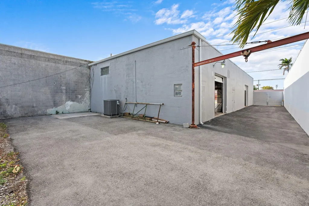 270 SW 33rd Street Fort Lauderdale FL 33315
