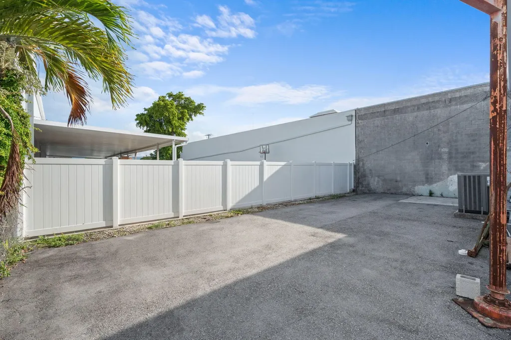 270 SW 33rd Street Fort Lauderdale FL 33315