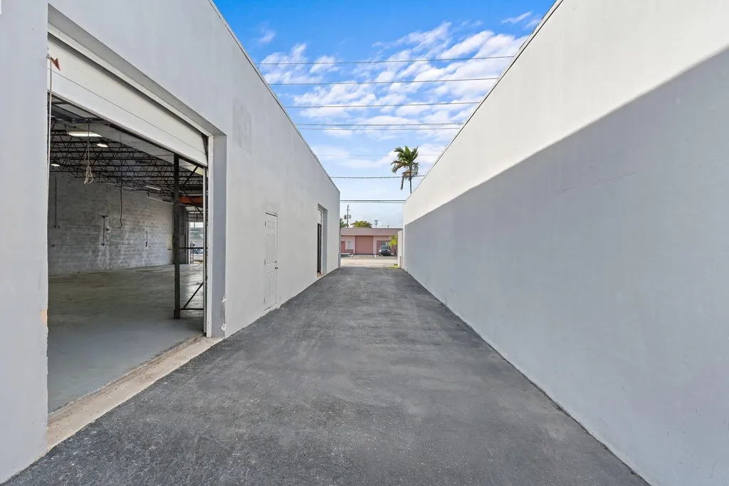 270 SW 33rd Street Fort Lauderdale FL 33315