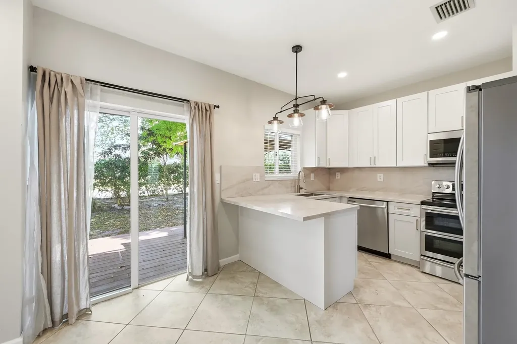 8464 Lagos De Campo Boulevard Tamarac FL 33321