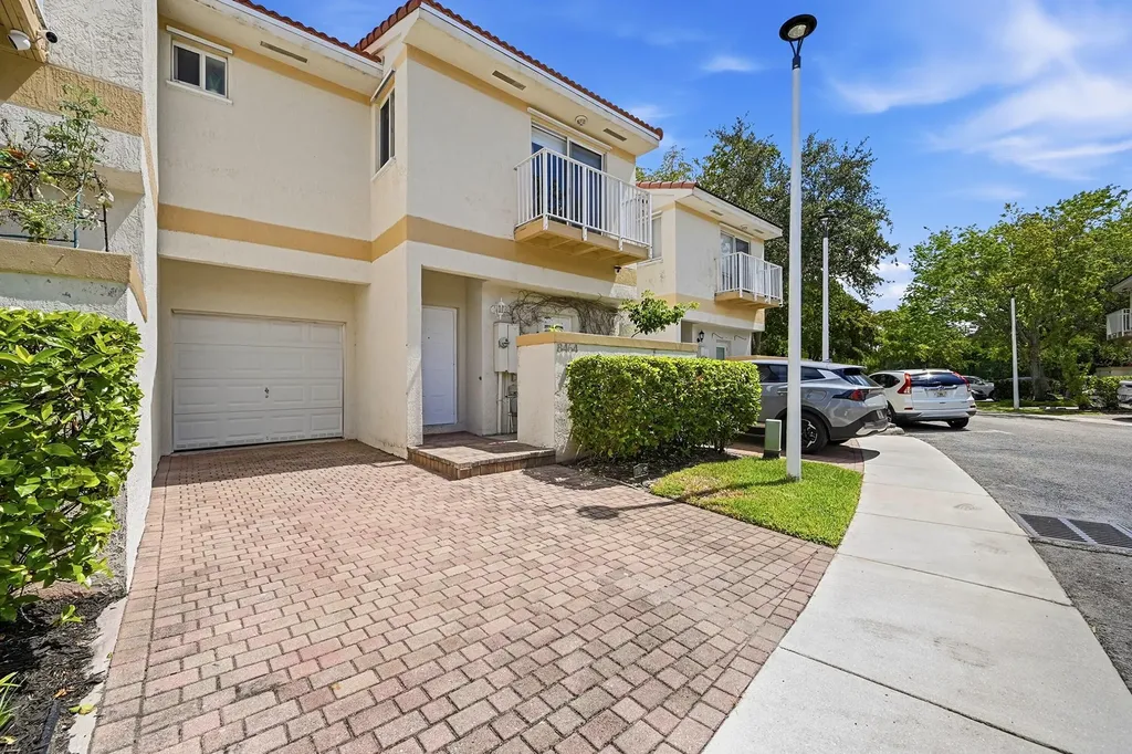 8464 Lagos De Campo Boulevard Tamarac FL 33321