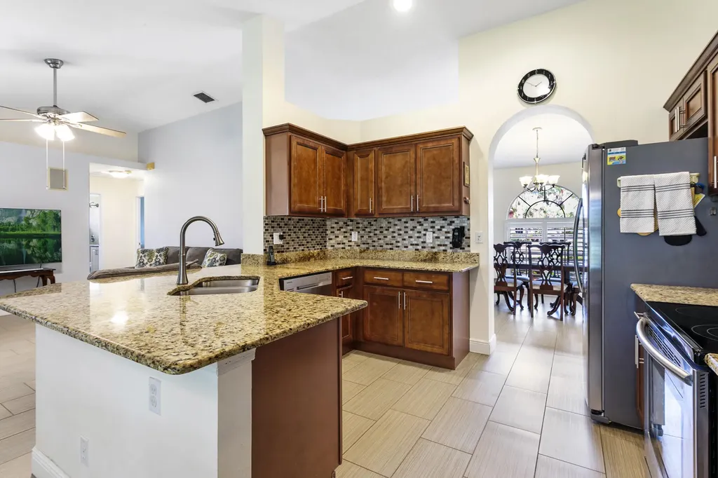106 Venetian Lane Royal Palm Beach FL 33411