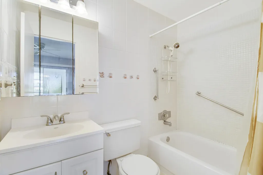 175 Valencia H Delray Beach FL 33446