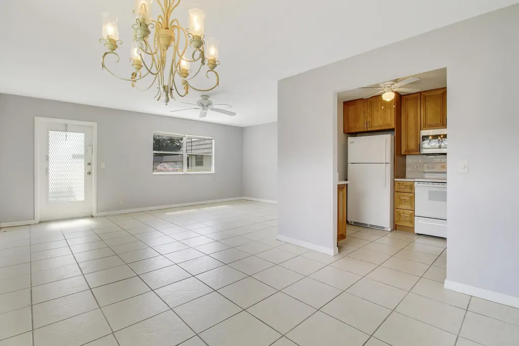 175 Valencia H Delray Beach FL 33446