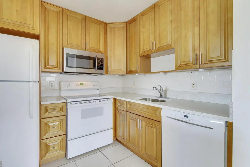 175 Valencia H Delray Beach FL 33446