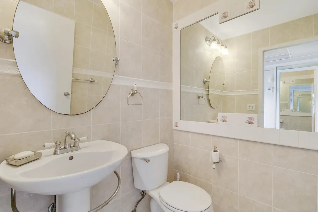 175 Valencia H Delray Beach FL 33446