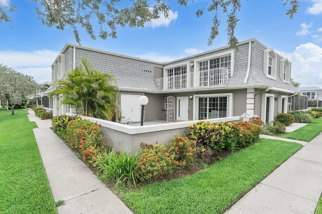 2704 Vision Drive Palm Beach Gardens FL 33418