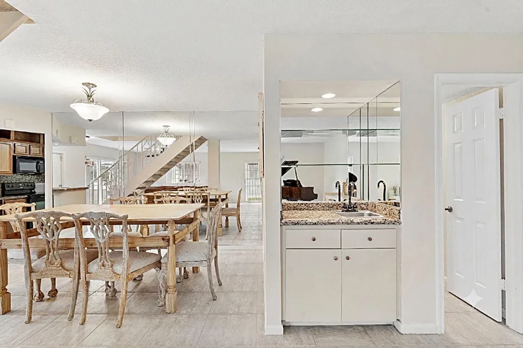 2704 Vision Drive Palm Beach Gardens FL 33418