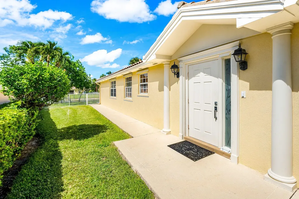8413 Cozumel Lane Wellington FL 33414