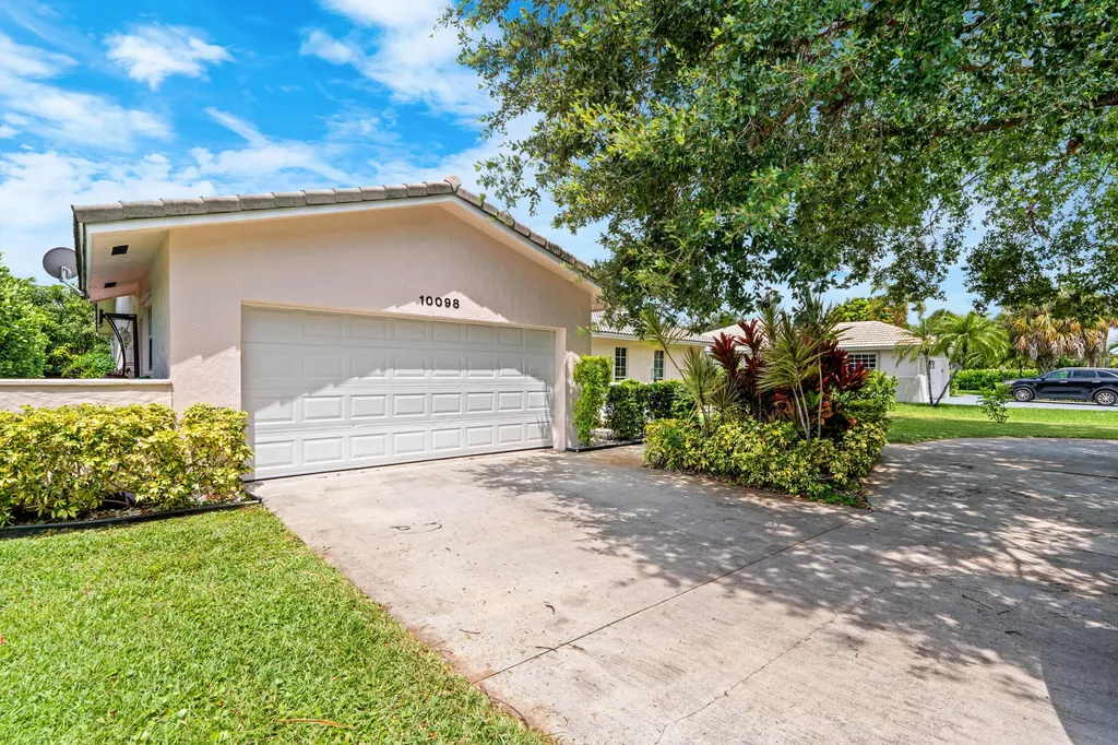 10098 Ramblewood Drive Coral Springs FL 33071
