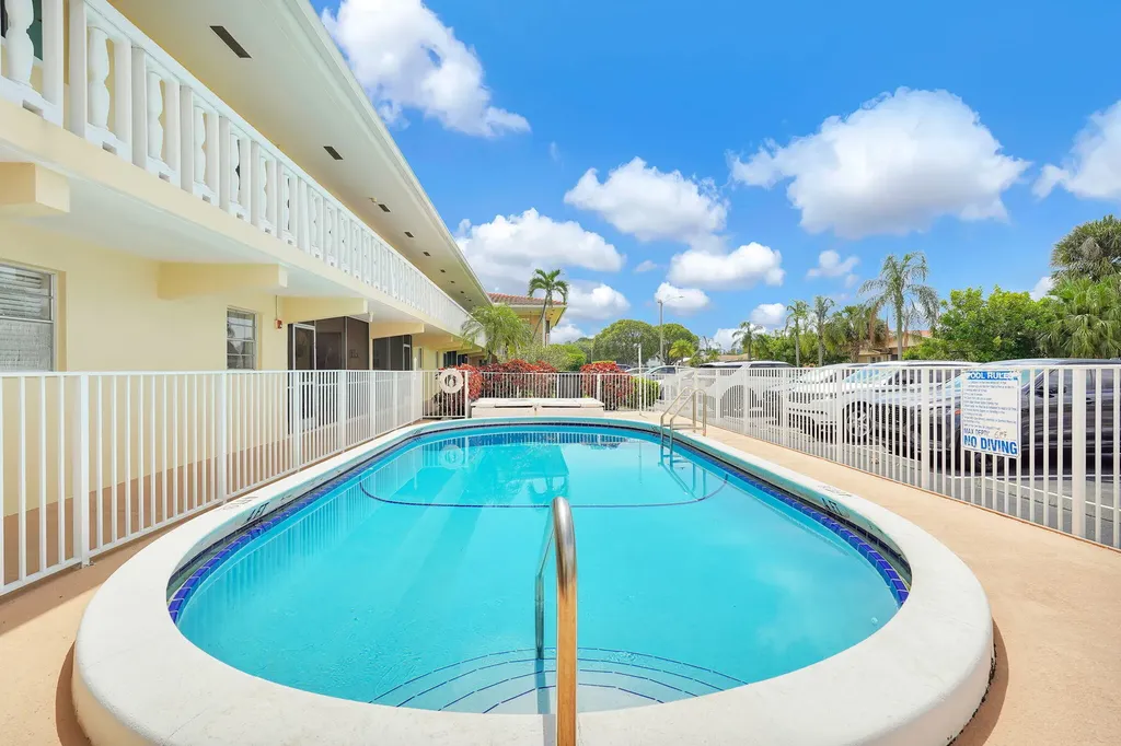 2121 NE 68th Street Fort Lauderdale FL 33308