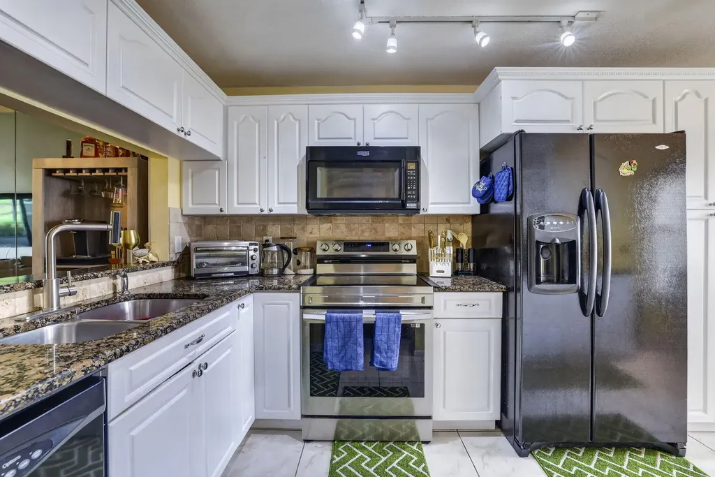 7426 Pinewalk Drive S Margate FL 33063