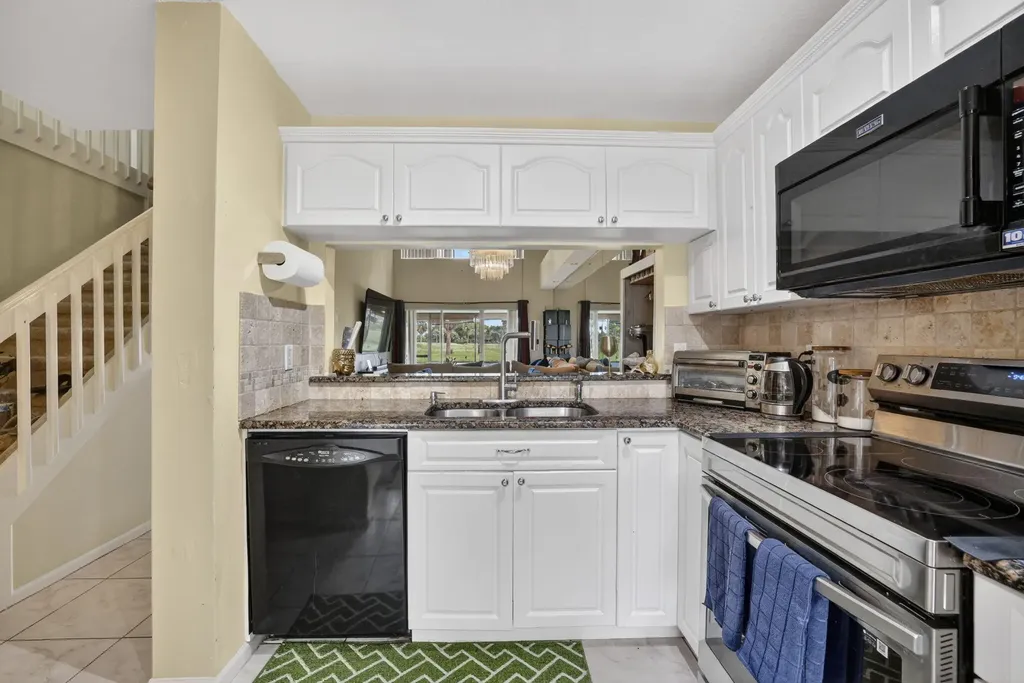 7426 Pinewalk Drive S Margate FL 33063