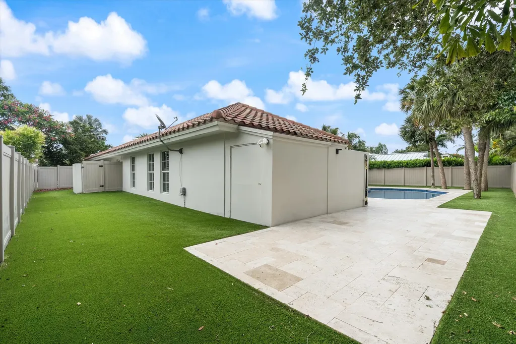 2069 SW 7th Court Boca Raton FL 33486