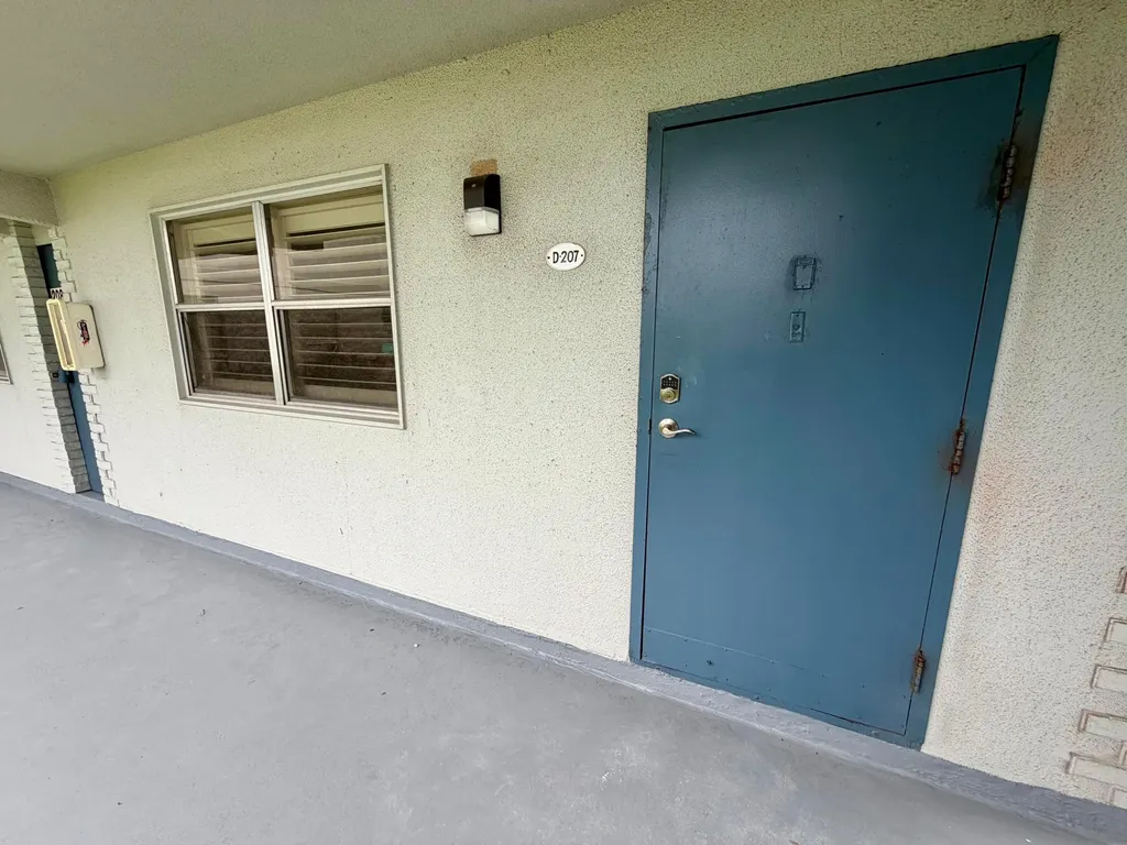 207 Tuscany D Delray Beach FL 33446