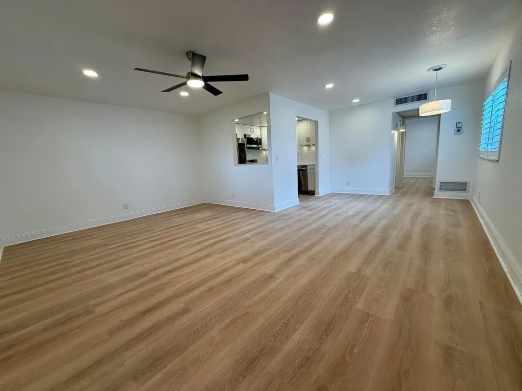 207 Tuscany D Delray Beach FL 33446
