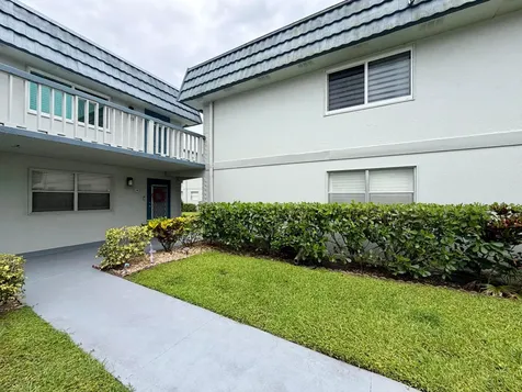 207 Tuscany D Delray Beach FL 33446