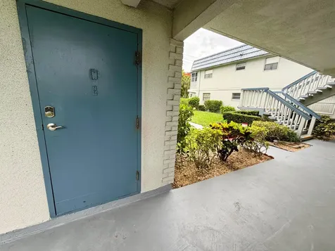 207 Tuscany D Delray Beach FL 33446