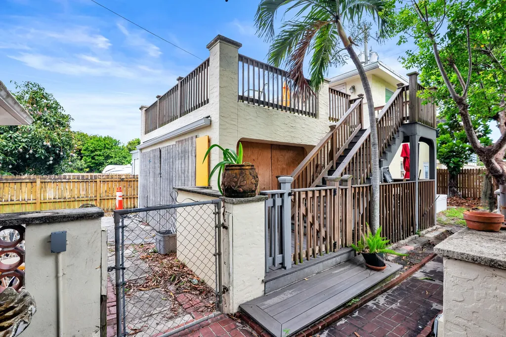 821 Omar Road West Palm Beach FL 33405
